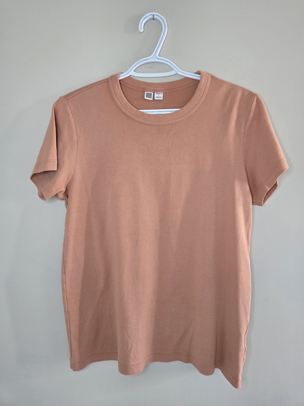 Uniqlo classic short-sleeve crew neck tee, neutral basic, 100% cotton,